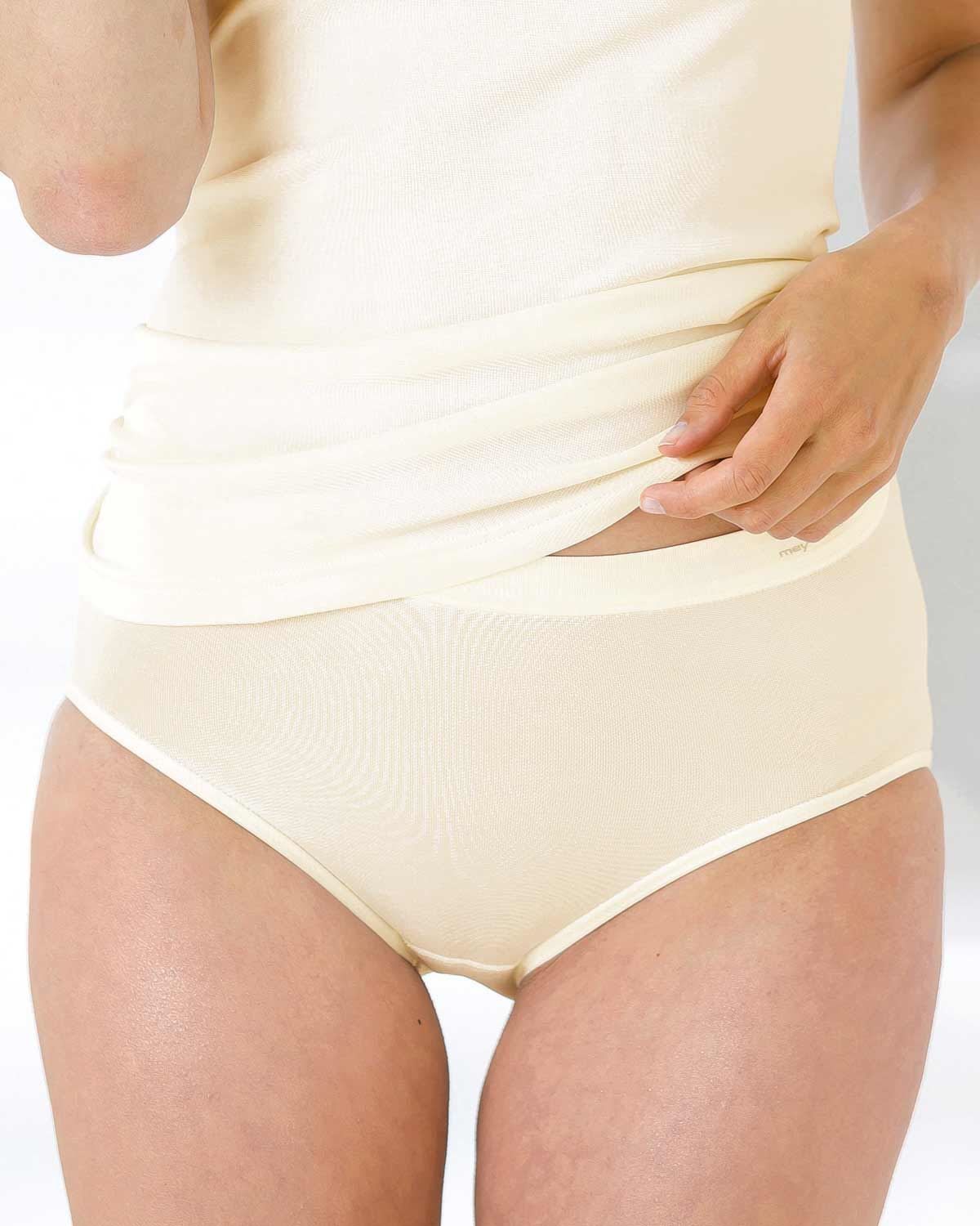 Ladies Seam-free Briefs. Available in White, Champagne or Black.