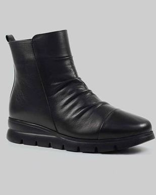 Ladies End of Range Footwear