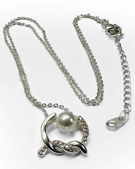 Amalia Knot and Pearl Detail Necklace